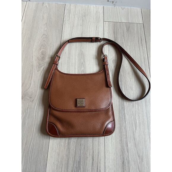 Dooney & Bourke Handbags - Dooney & Bourke Pebble Grain Crossbody Brown Tan Shoulder Bag | Red Interior